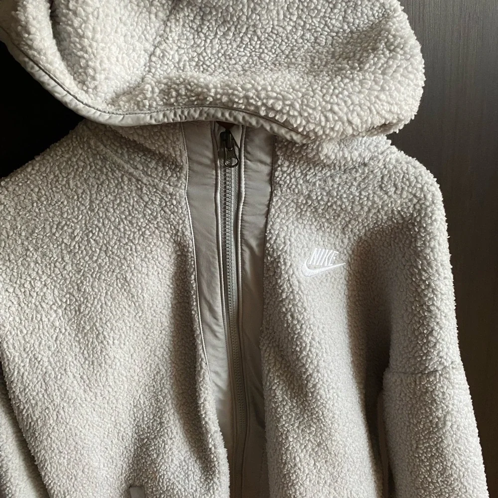 Nike light grey fleece unisex Sherpa Jacket size Big kids L 14-16